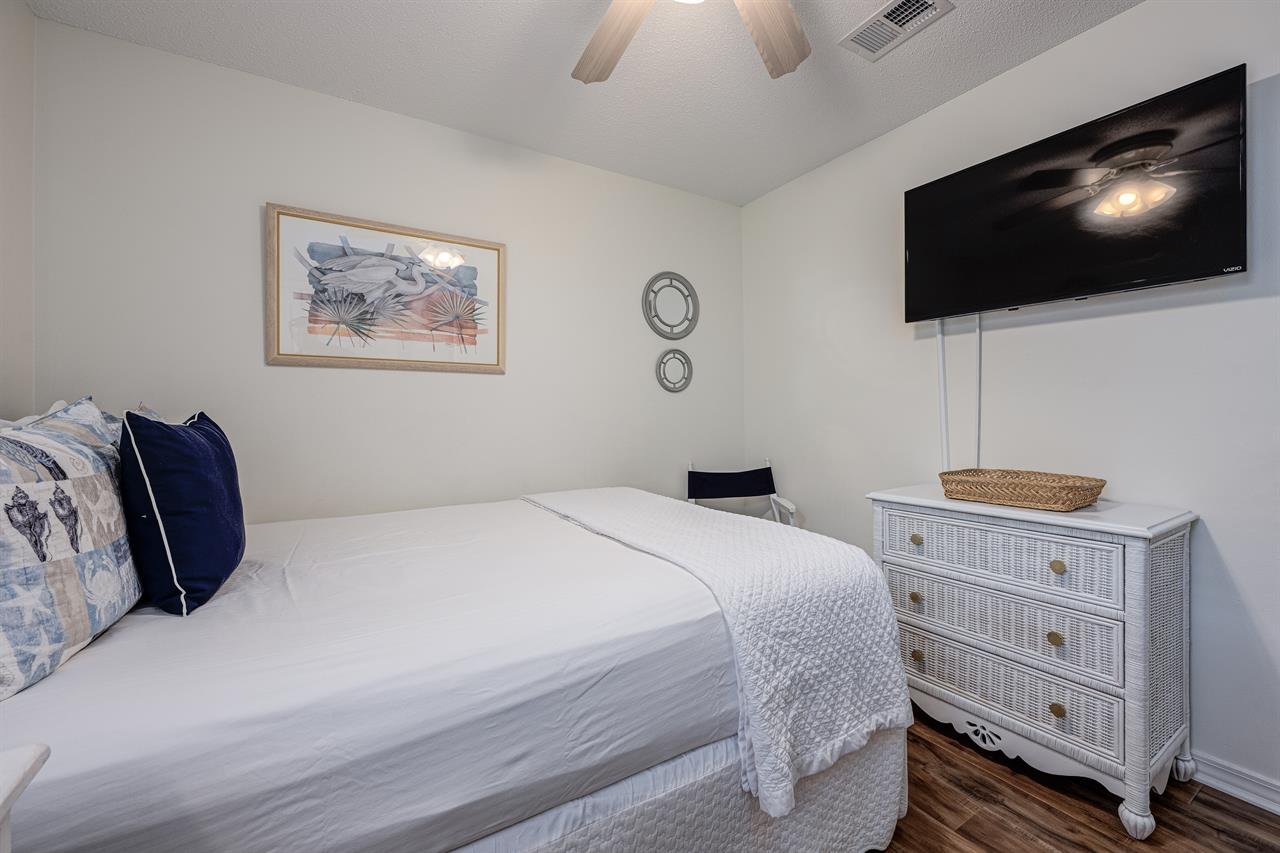 Guest bedroom 2
