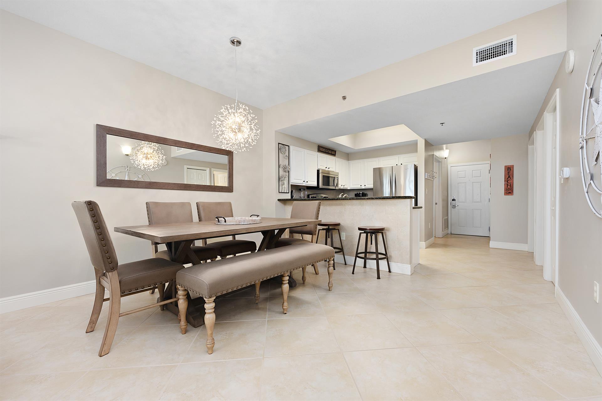 Dining area to breakfast bar