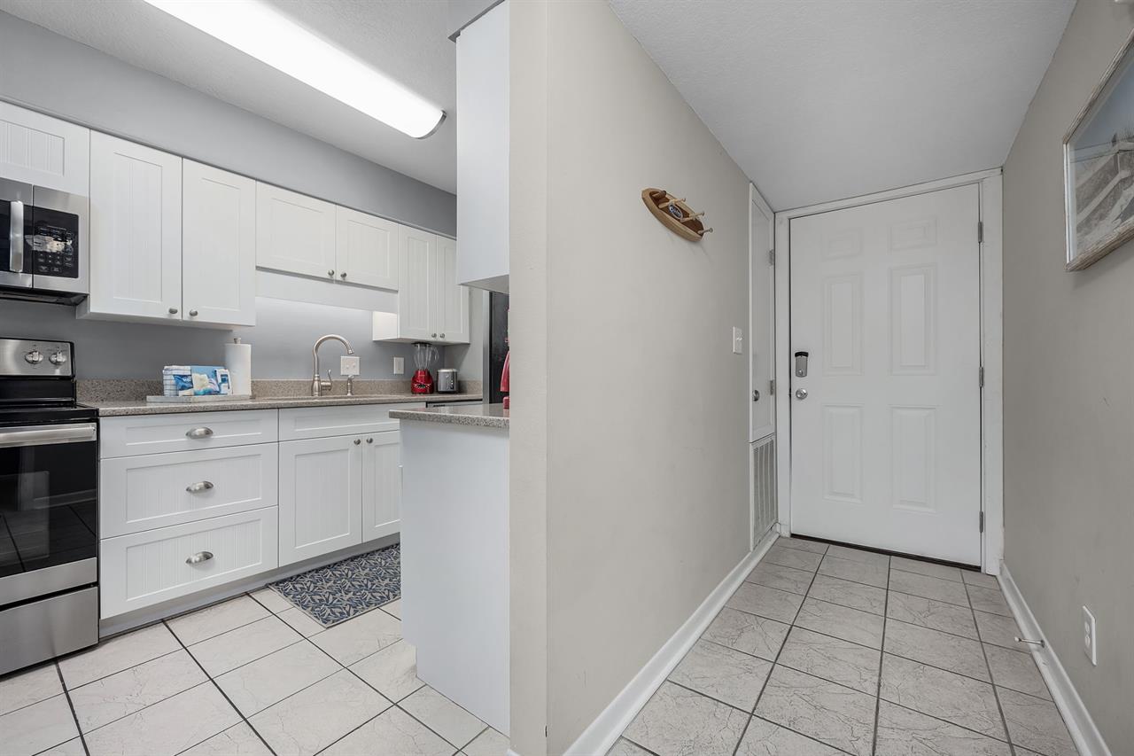 Entry to Kitchen