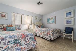 Guest bedroom with 2 queen beds
