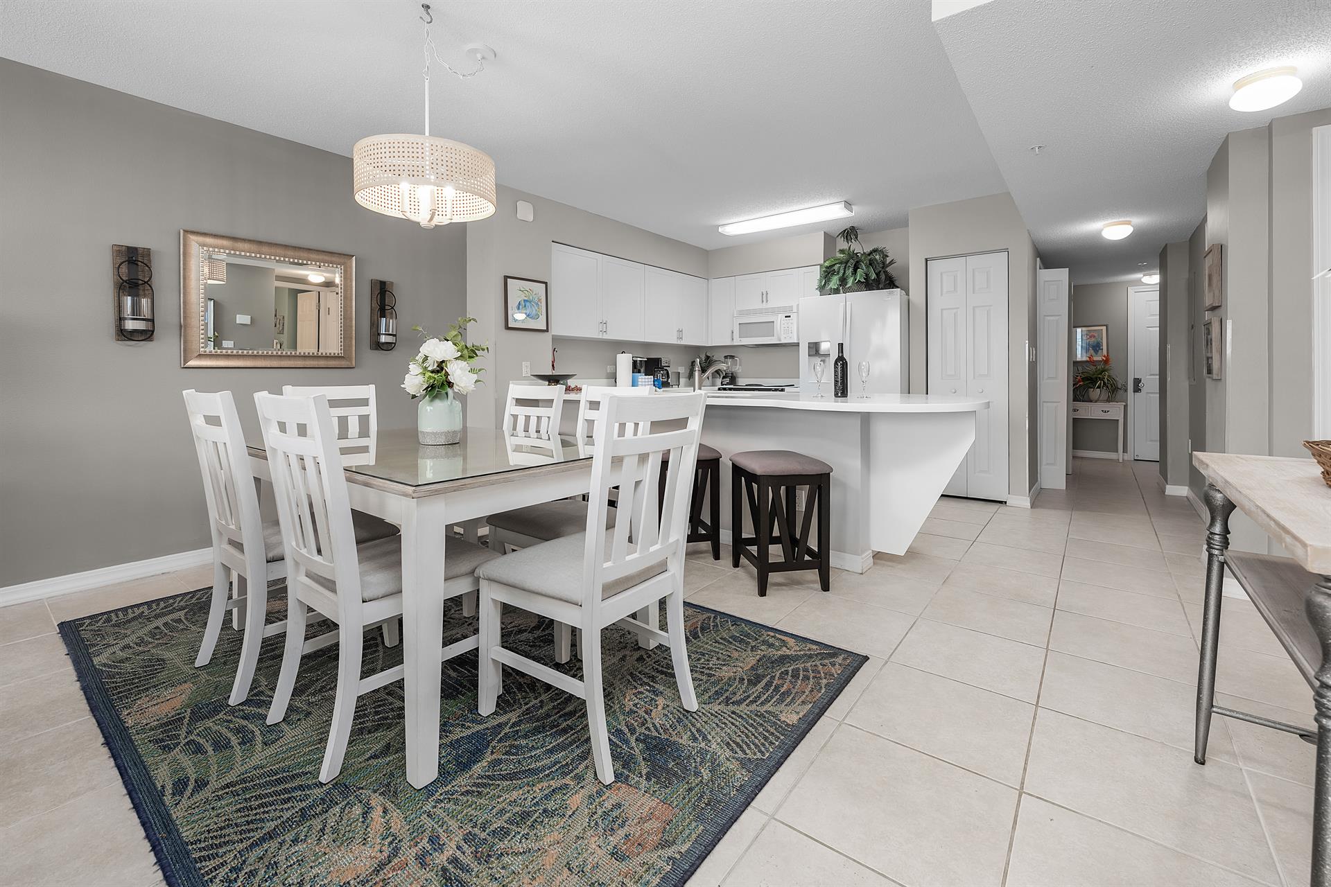 Dining area to Kitchen bar