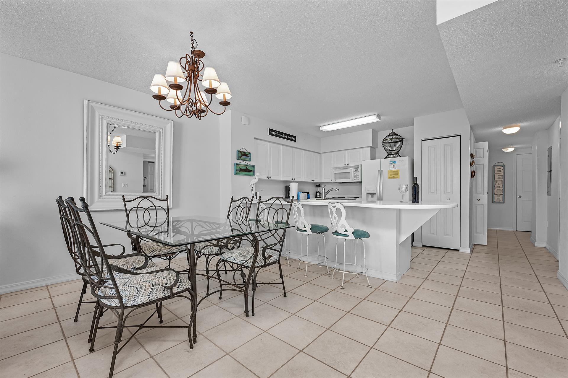 Dining area to kitchen bar