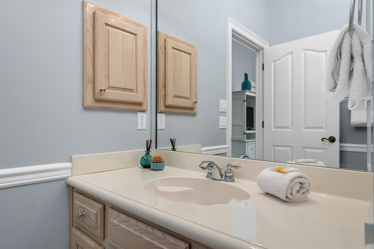 Guest bath 1