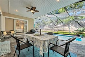 Outdoor dining areapool