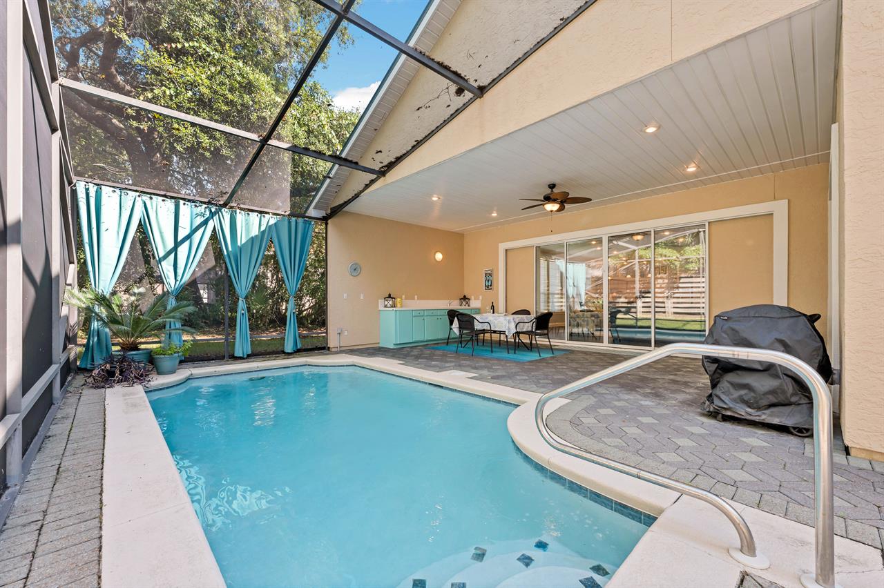 Pool and outdoor dining