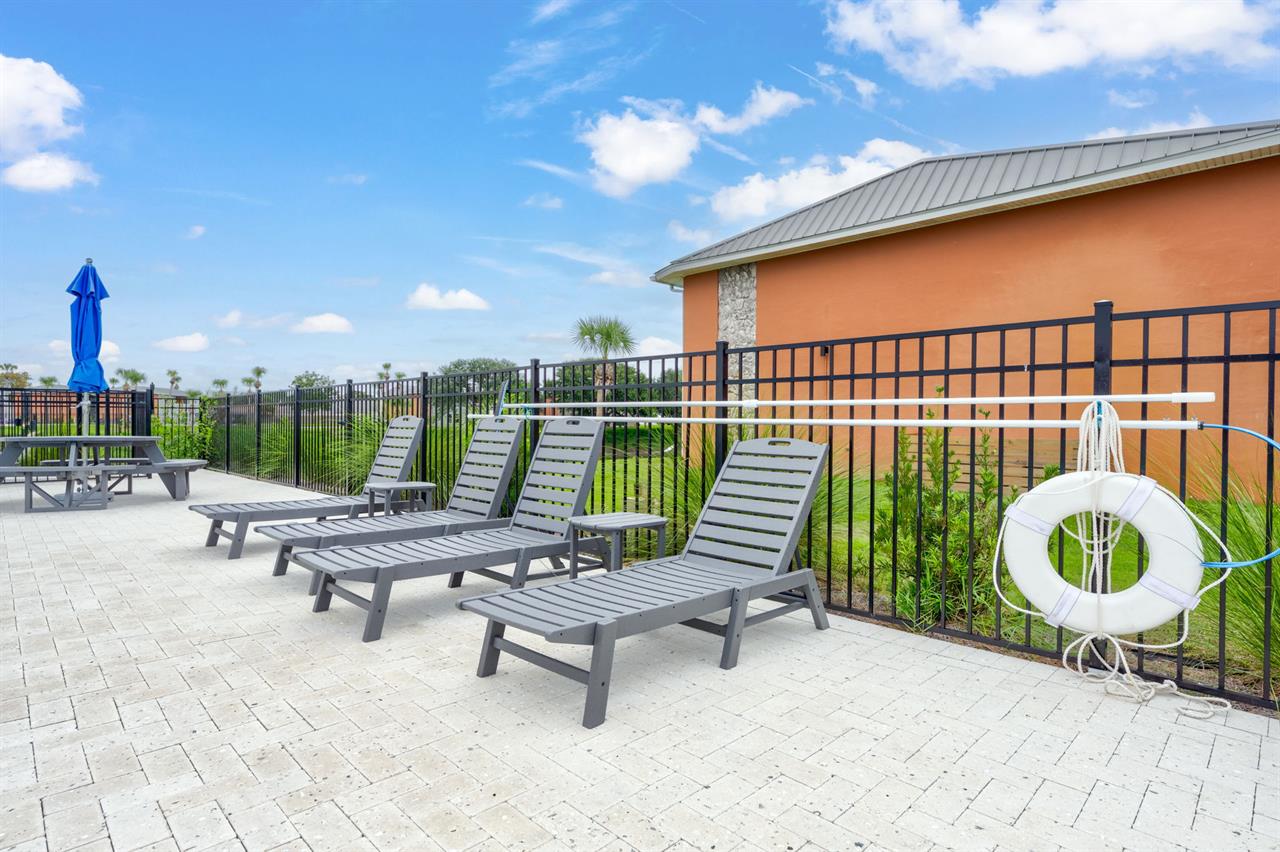 Poolside loungers