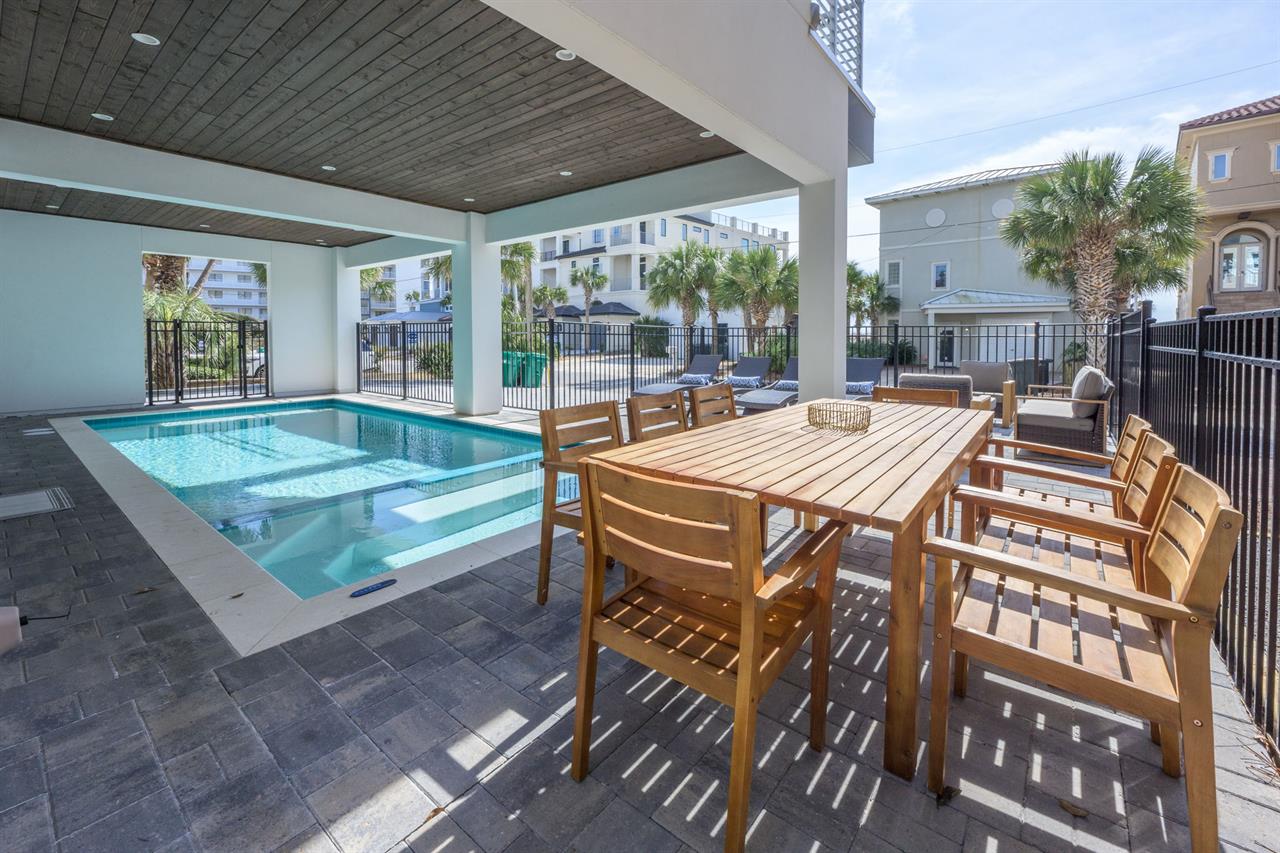 Outdoor dining  pool area