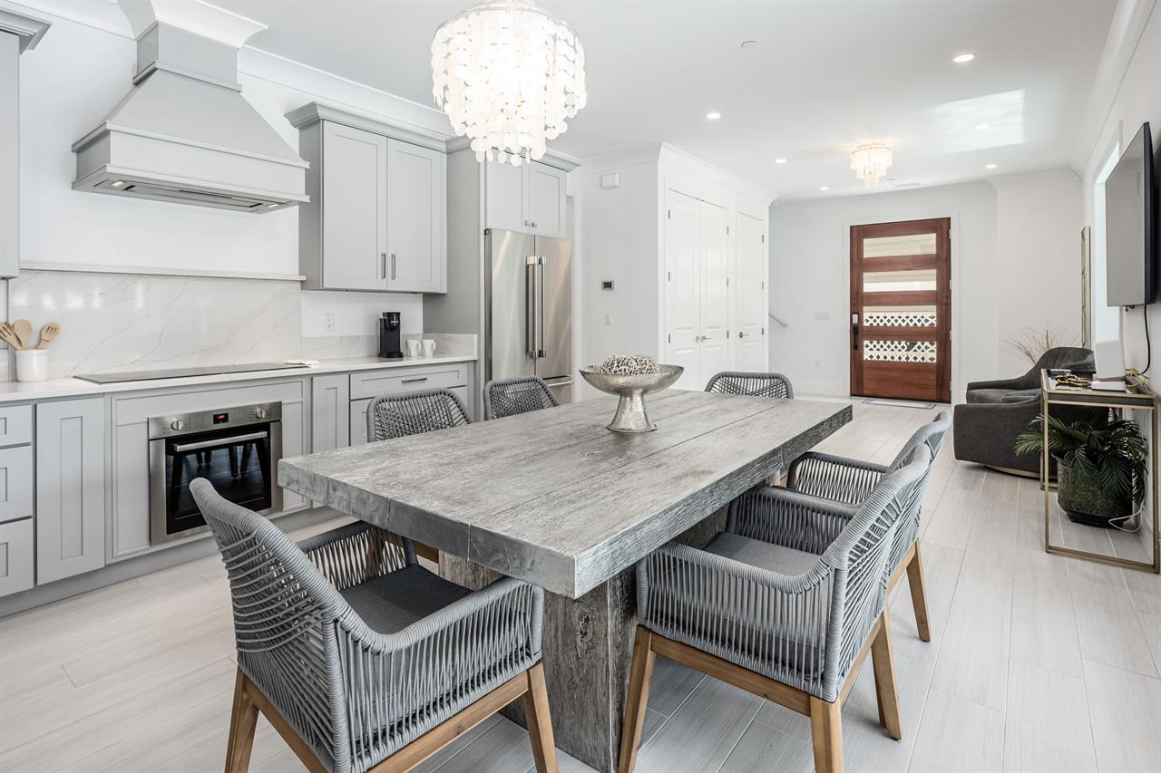 1st floor dining area