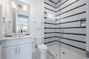 Cape Cod Suite bathroom 2nd floor