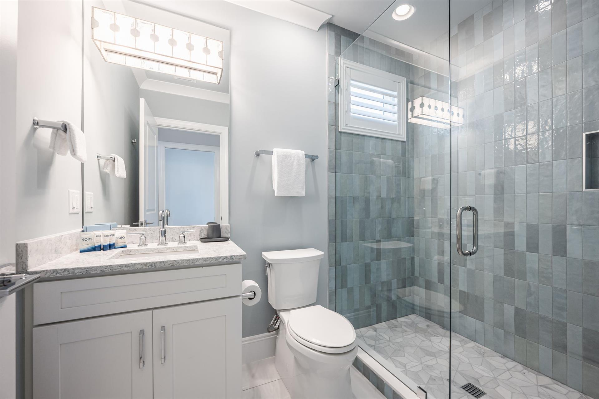 Santa Monica Suite bathroom 4th floor