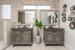 Master bathroom 1st floor