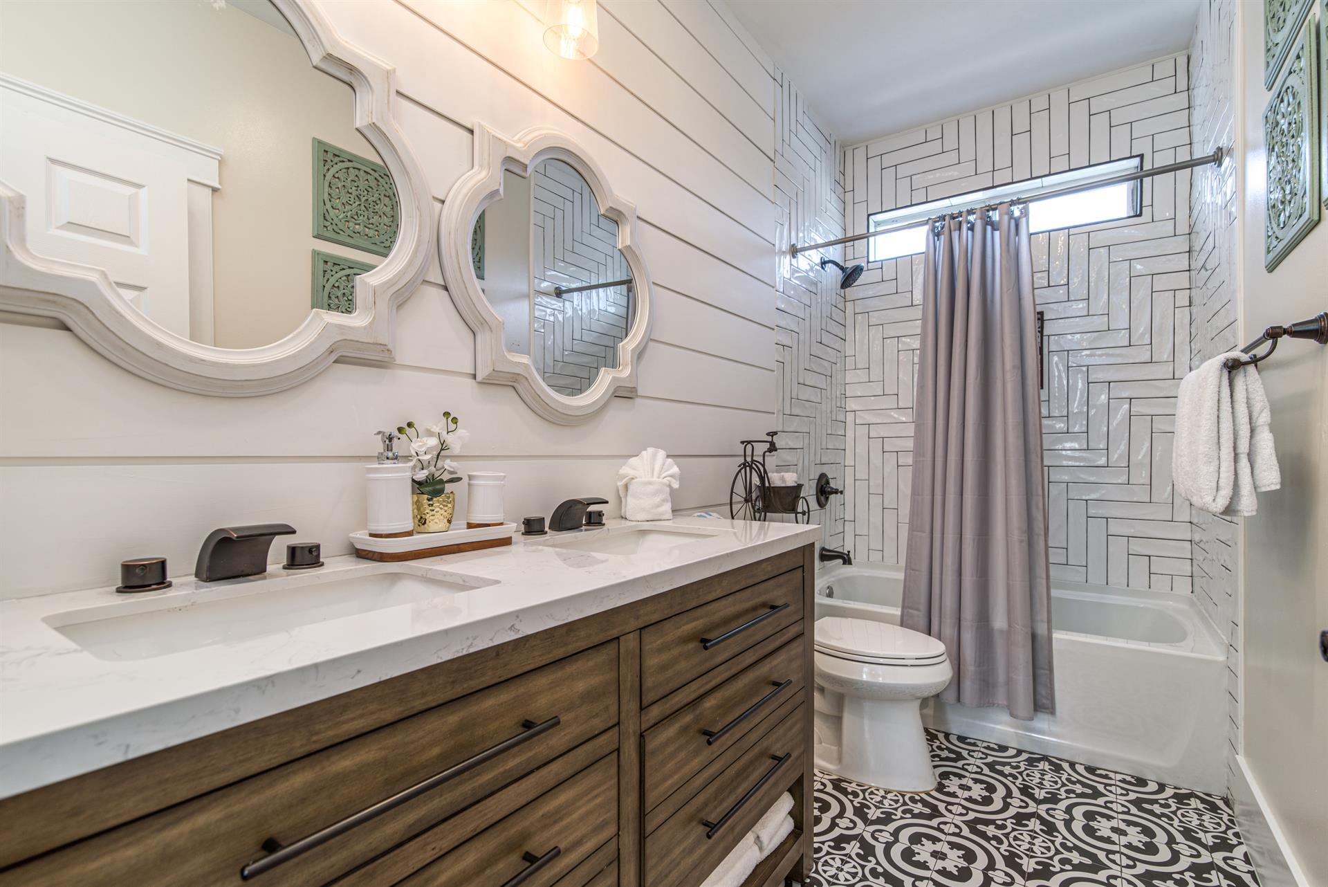 2nd floor guest bathroom