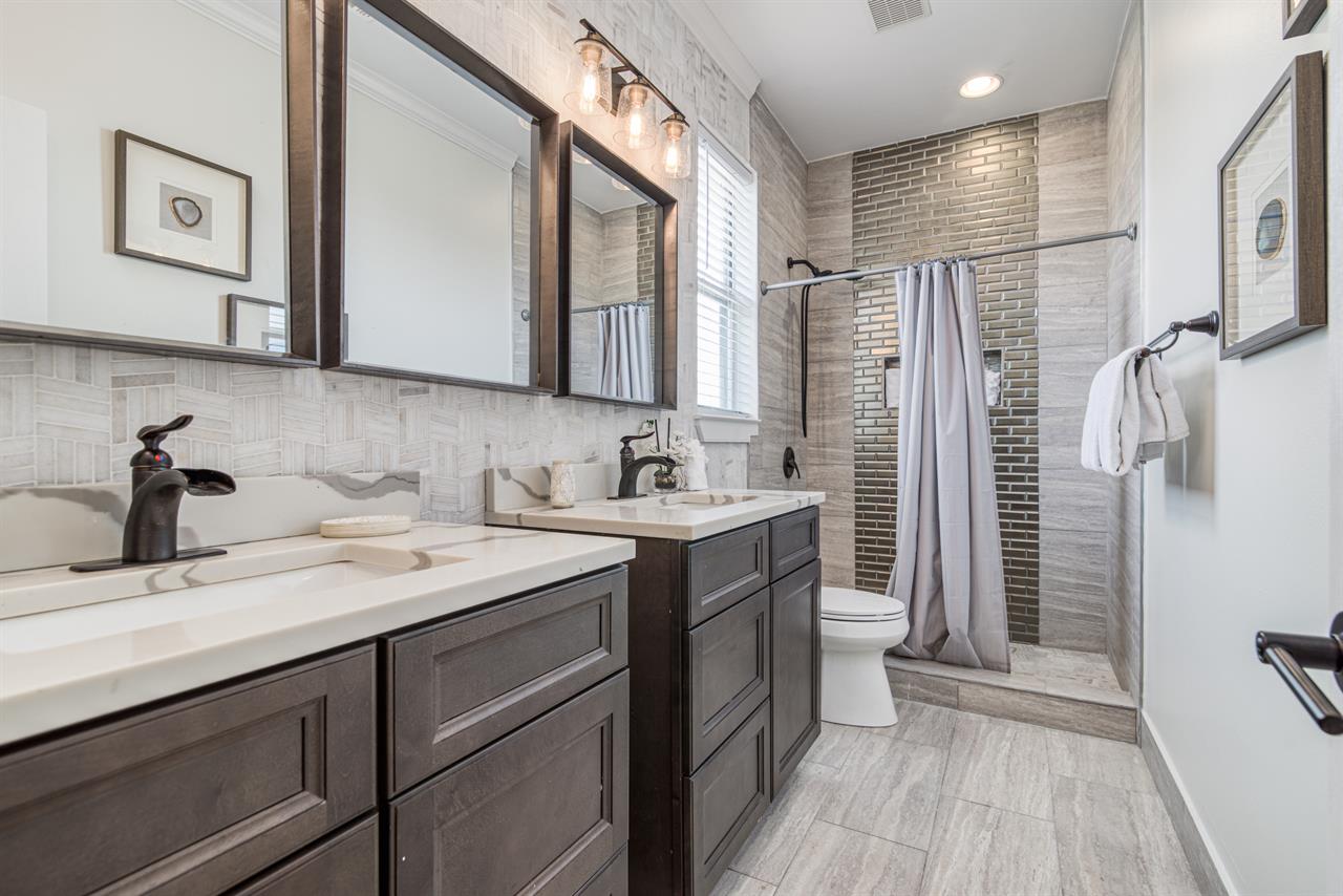 2nd floor Master Bathroom