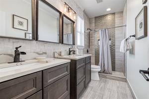 2nd floor Master Bathroom