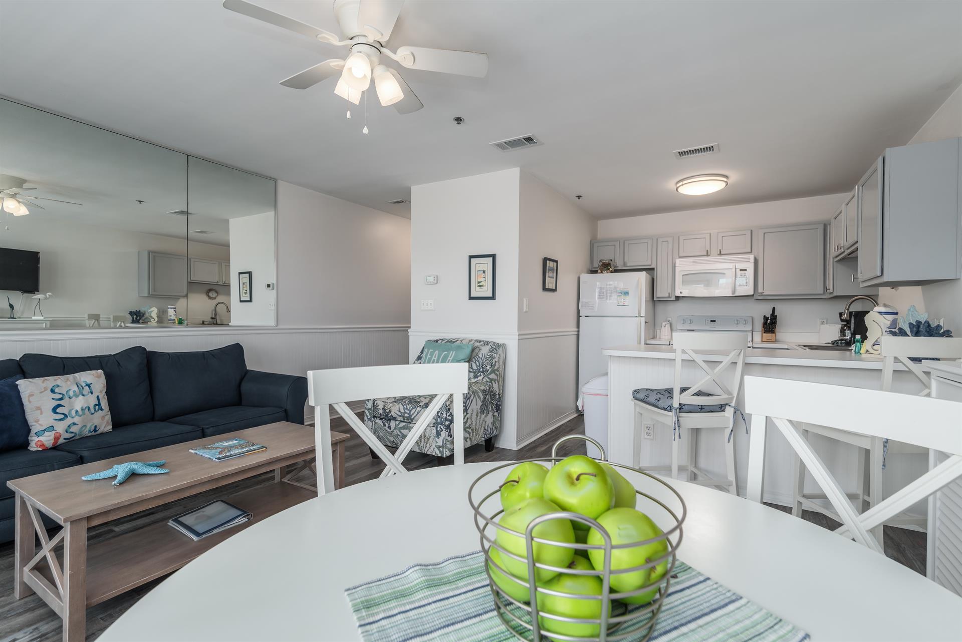 Dining area to breakfast bar