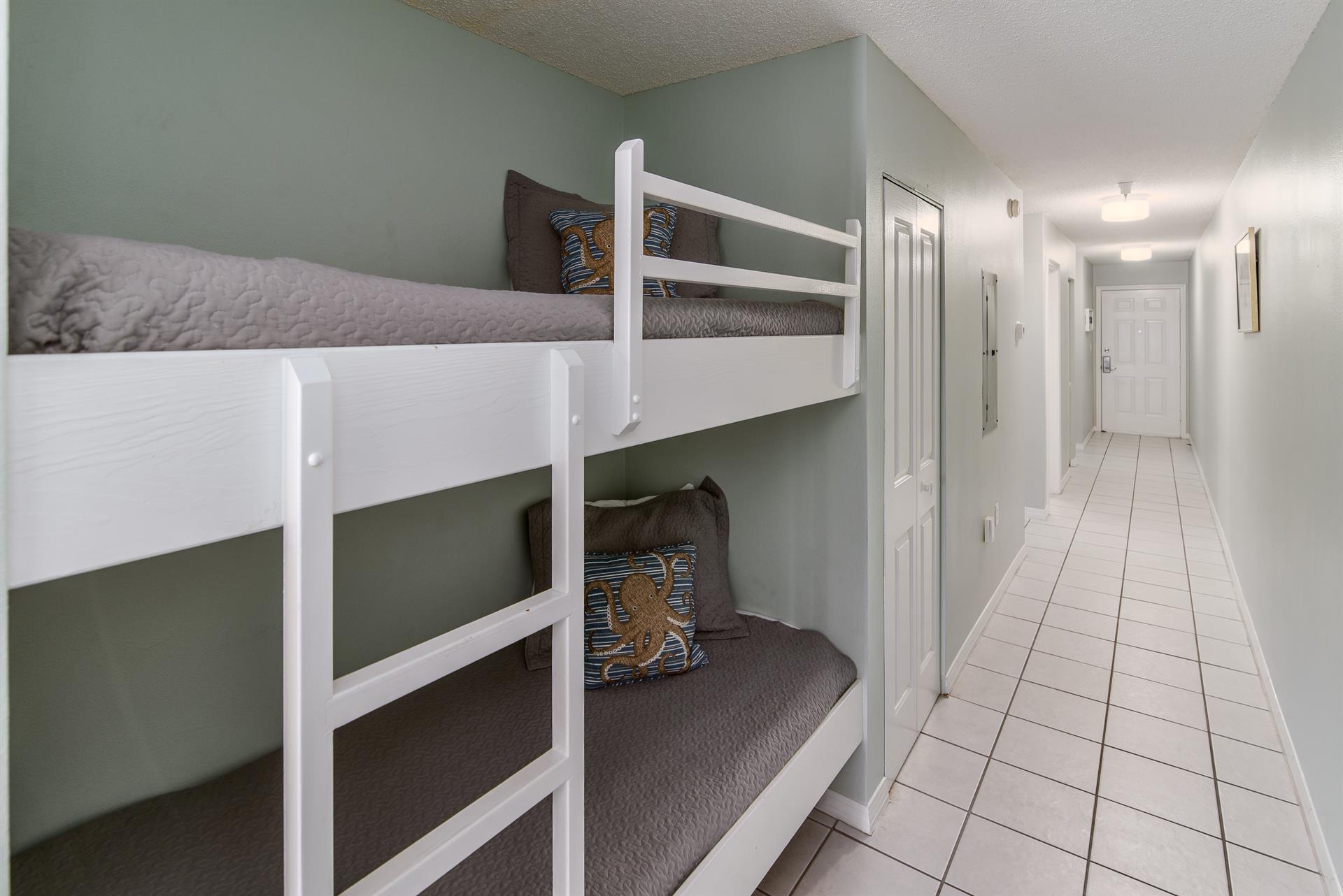 Hallway bunkbeds