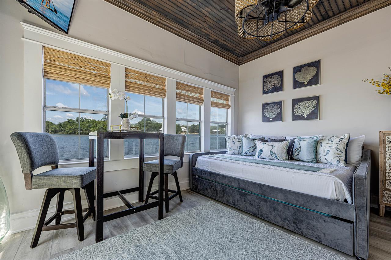Guest bedroom