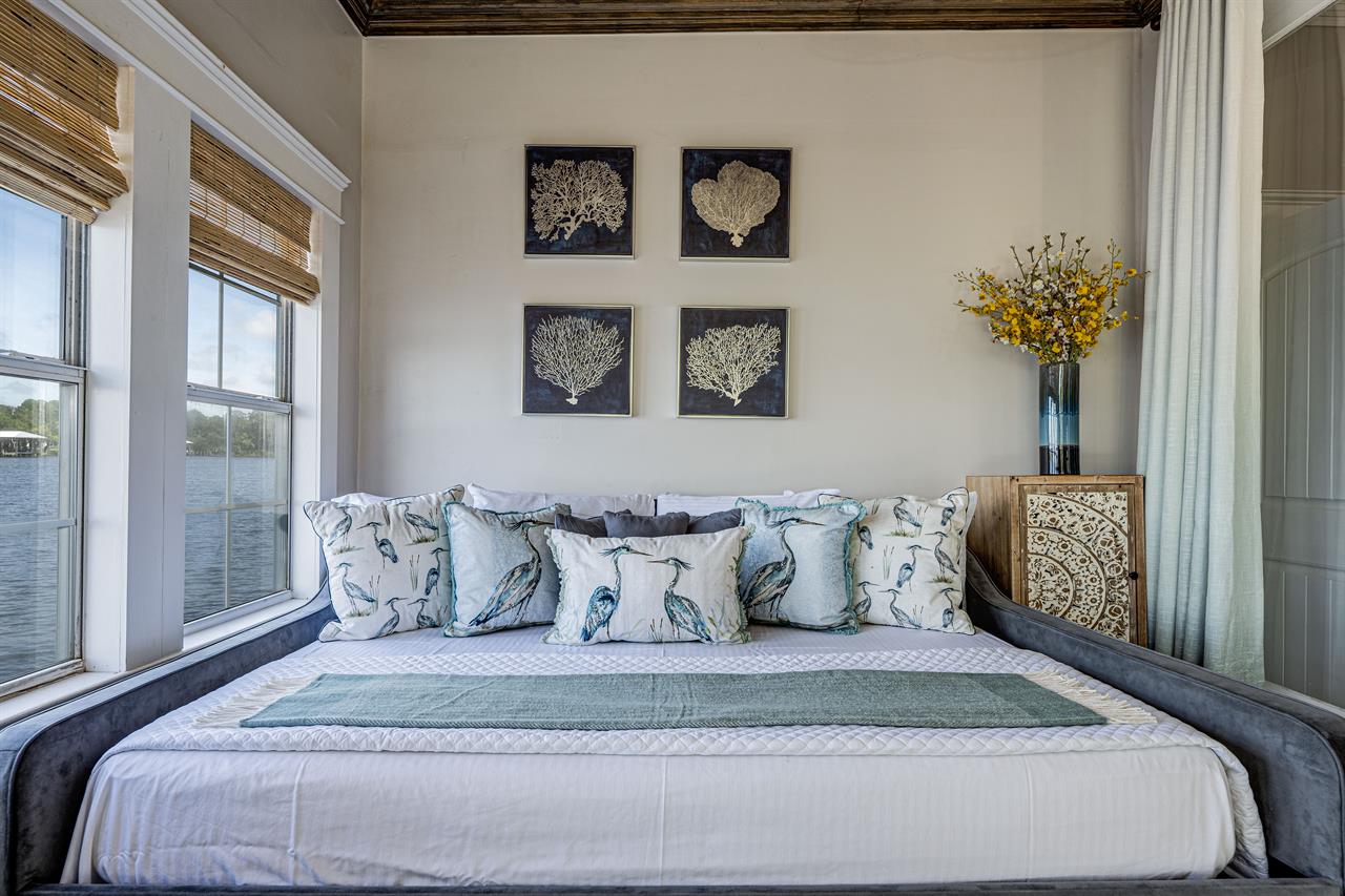 Guest bedroom