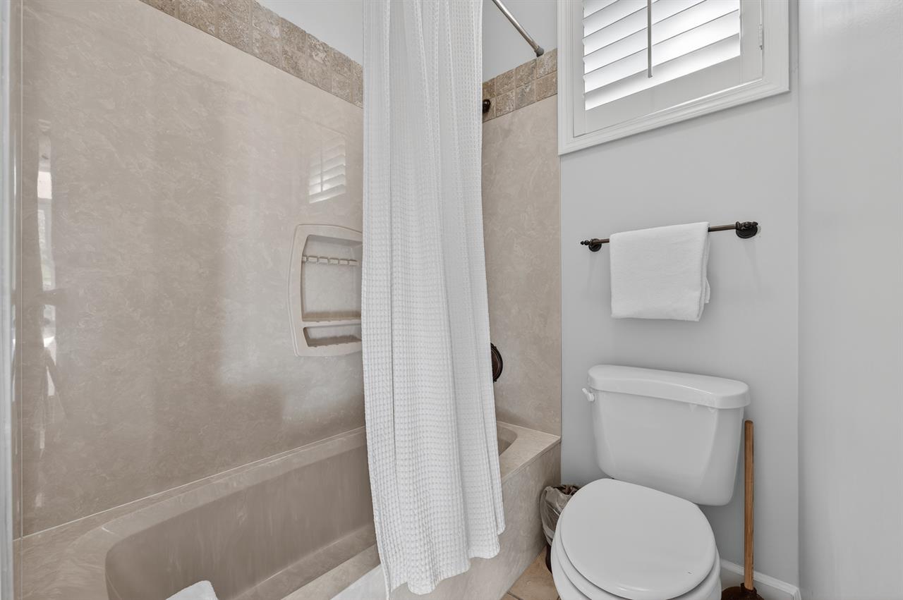 Guest bathroom 1