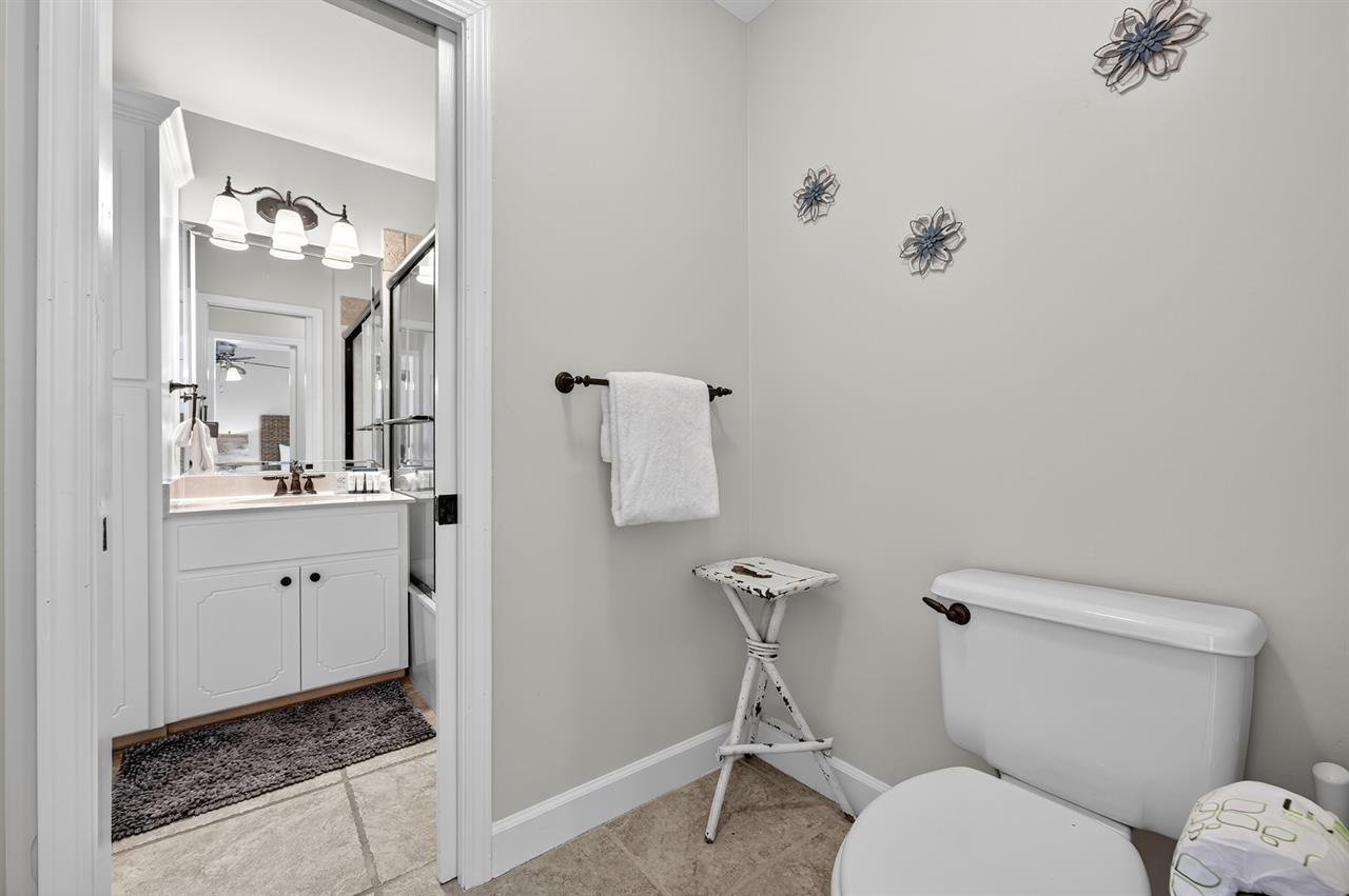 Guest bathroom 2