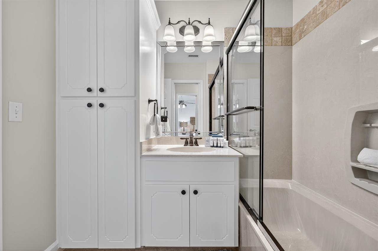 Guest bathroom 2
