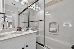 Guest bathroom 2