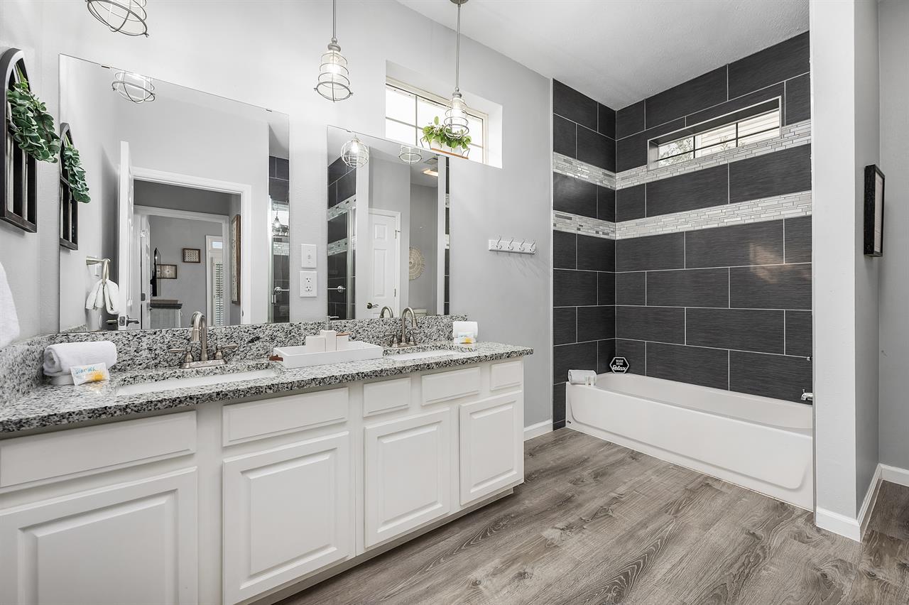 Guest bathroom 1