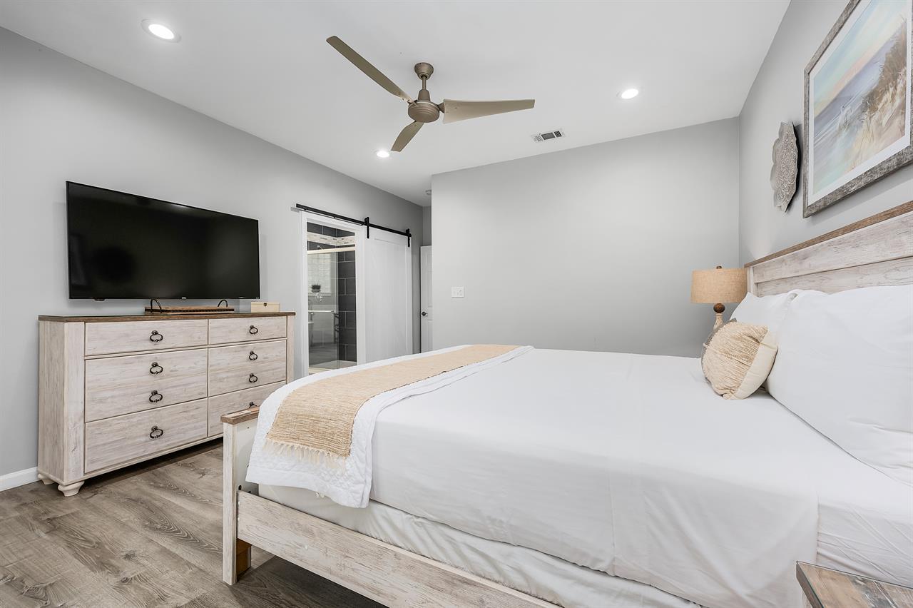 Master bedroom 2