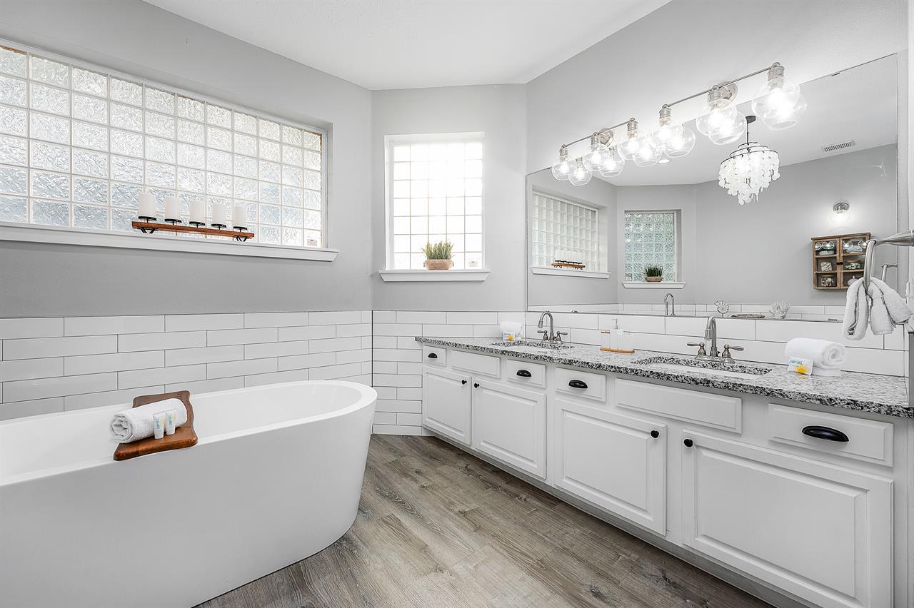 Master bathroom 2