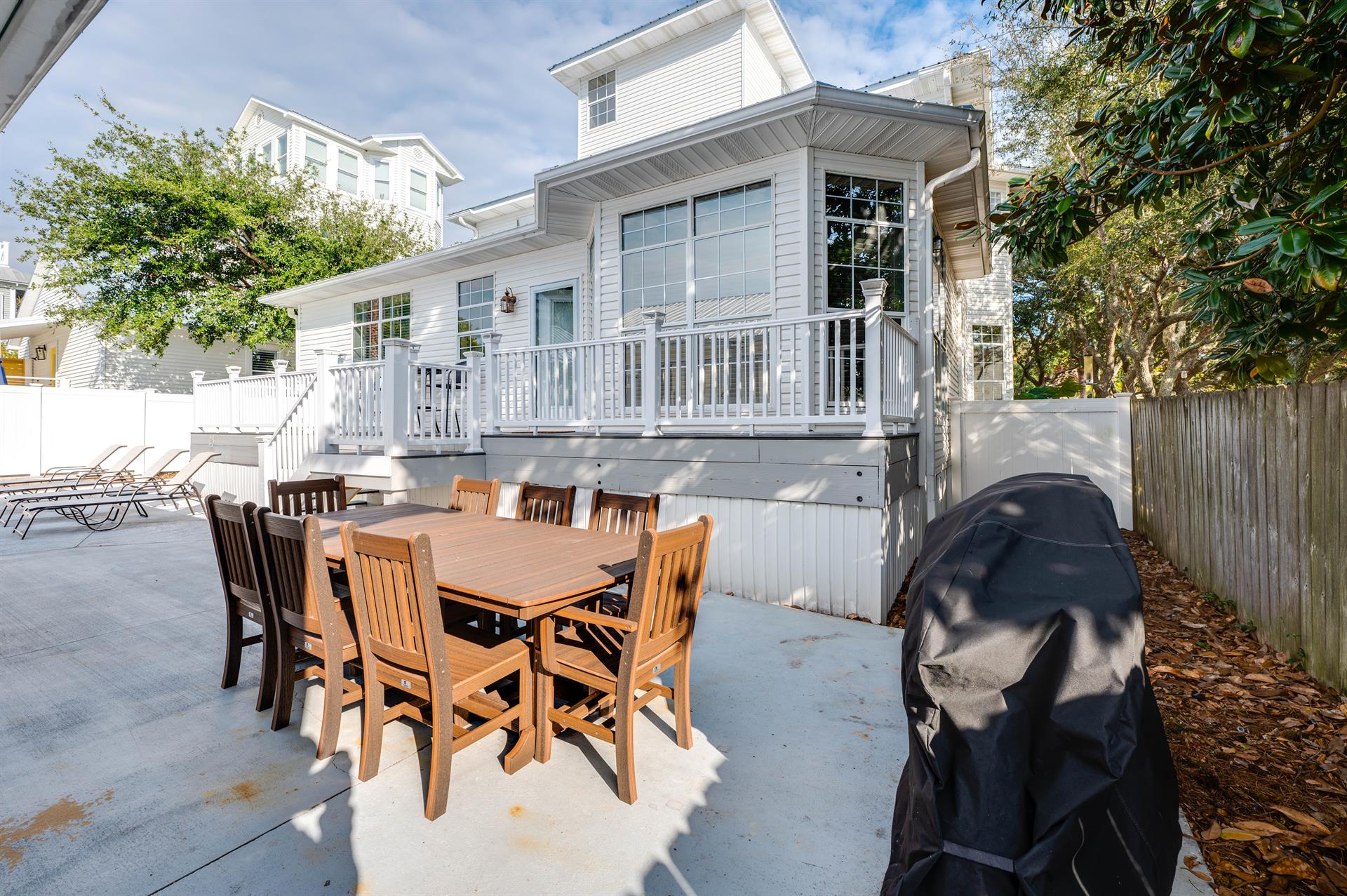 Outdoor dining  grill area