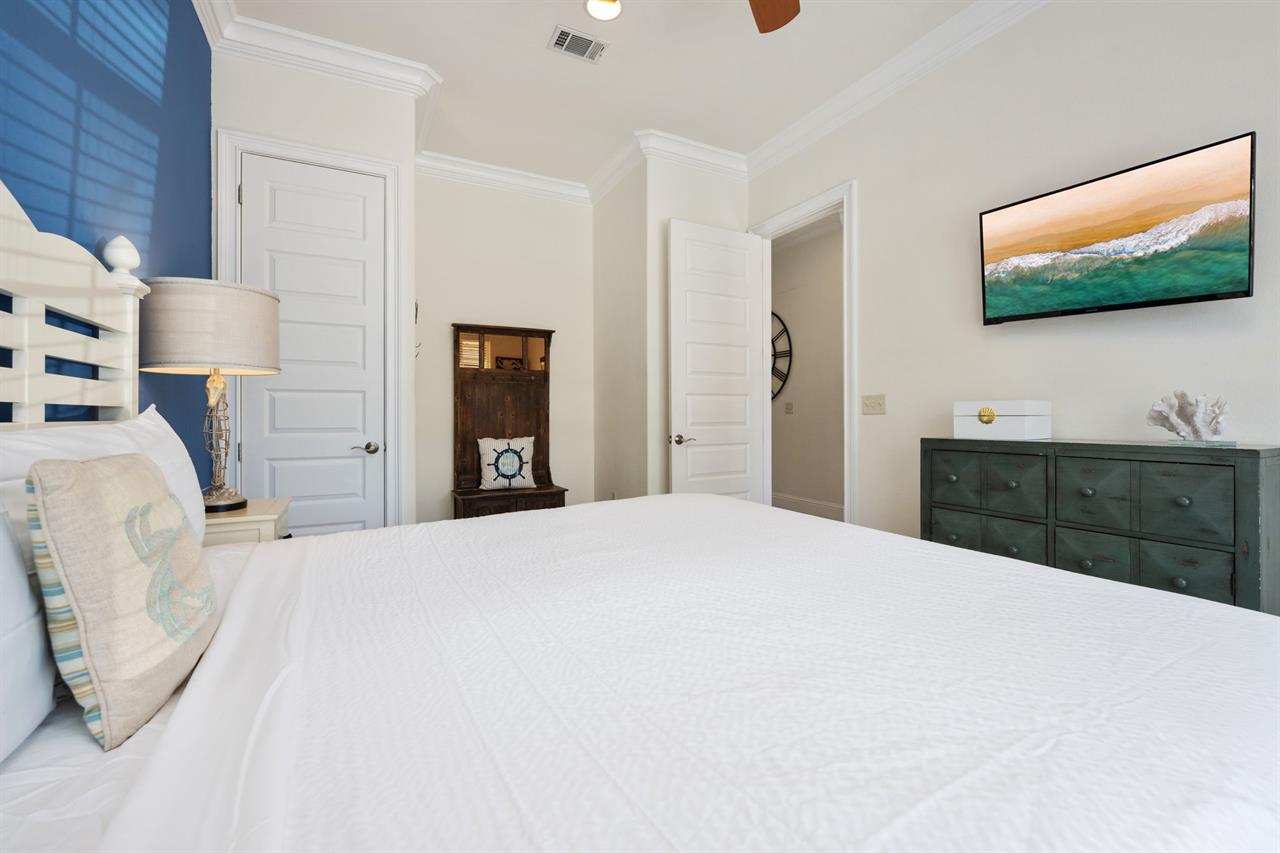 Guest bedroom 1
