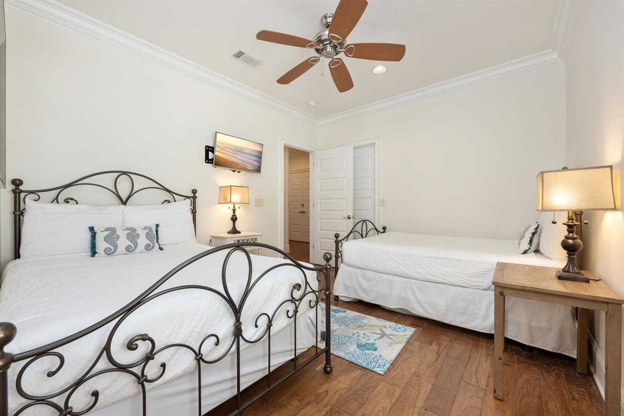 Guest bedroom 2