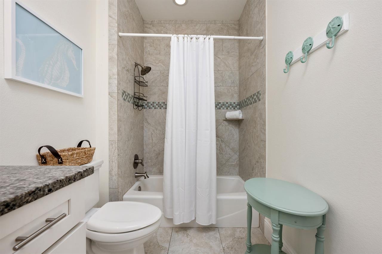 Guest bathroom 2
