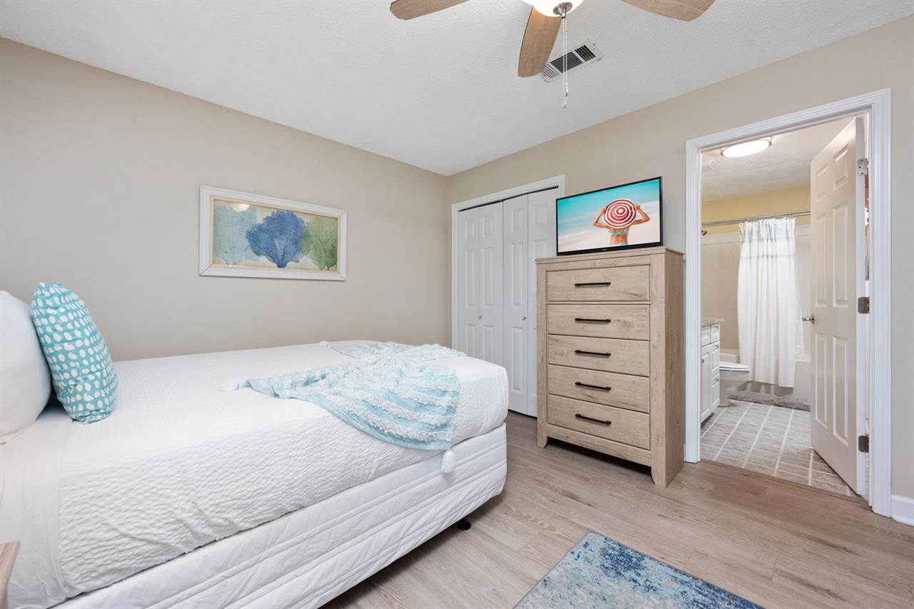Guest bedroom