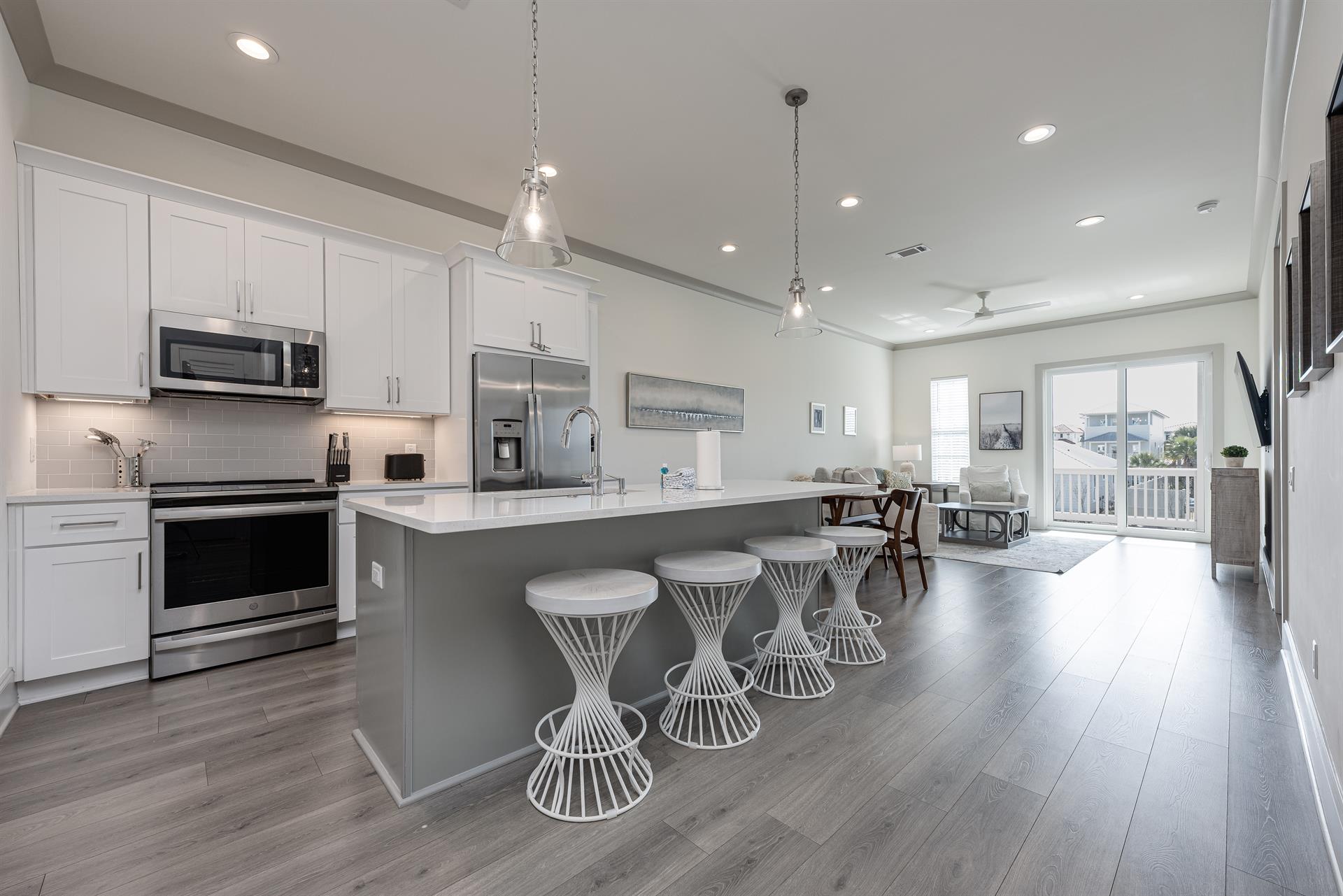 Kitchen areaBreakfast bar