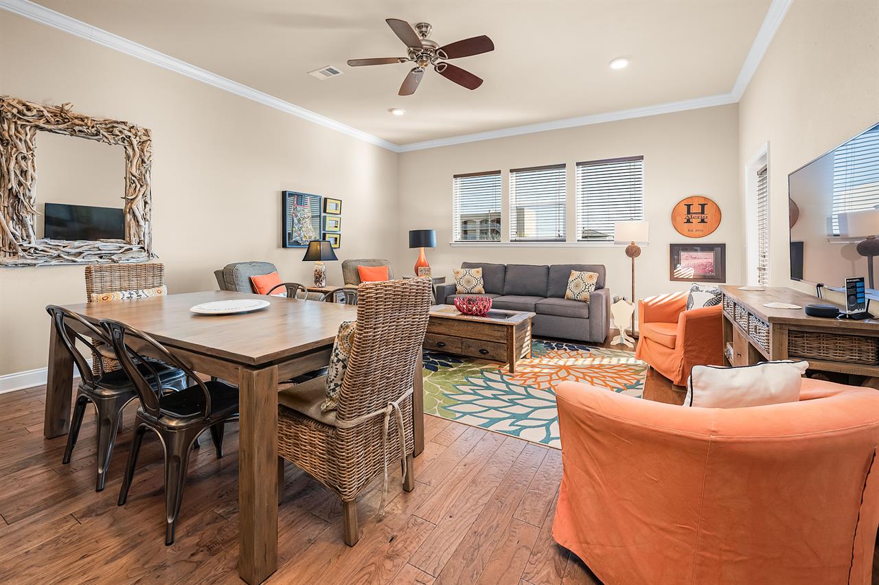 DiningLiving area