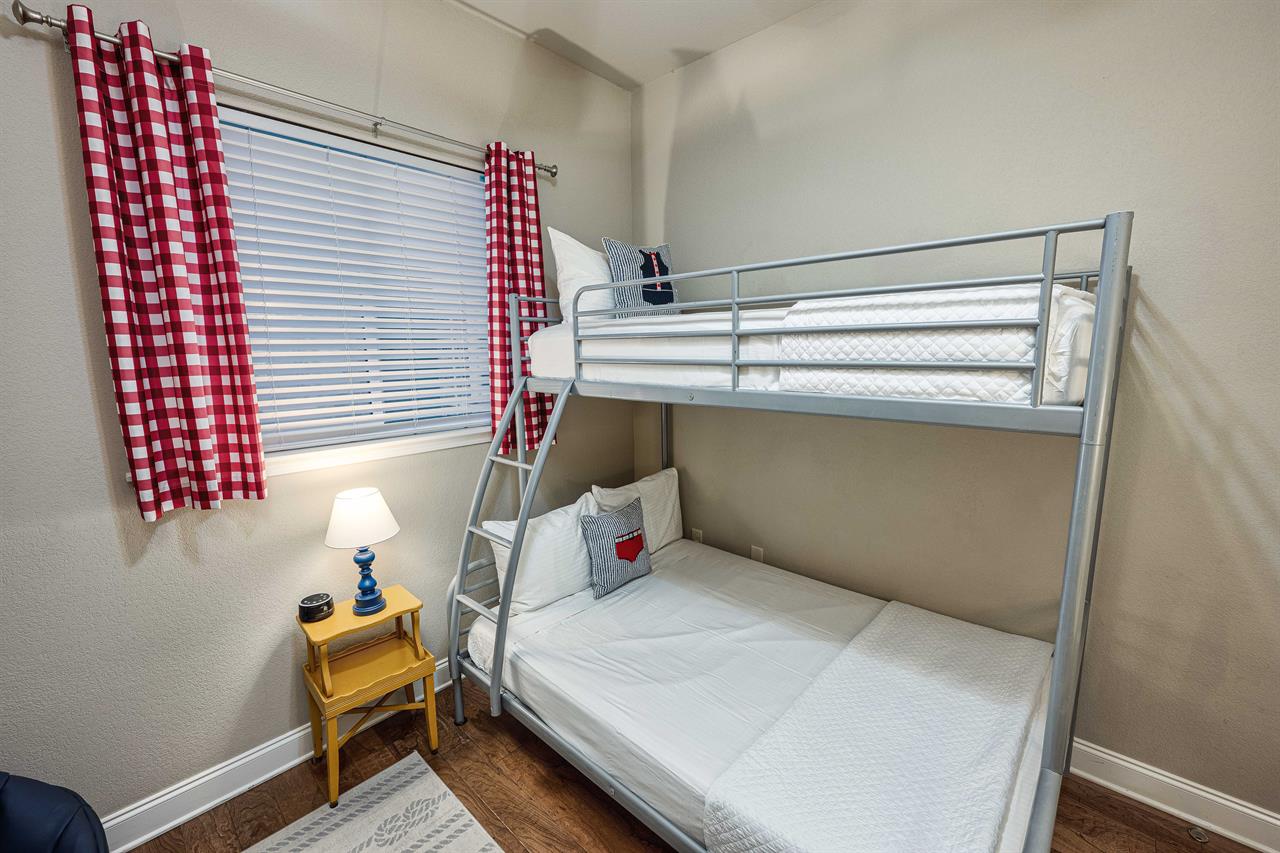 Guest bedroom 2