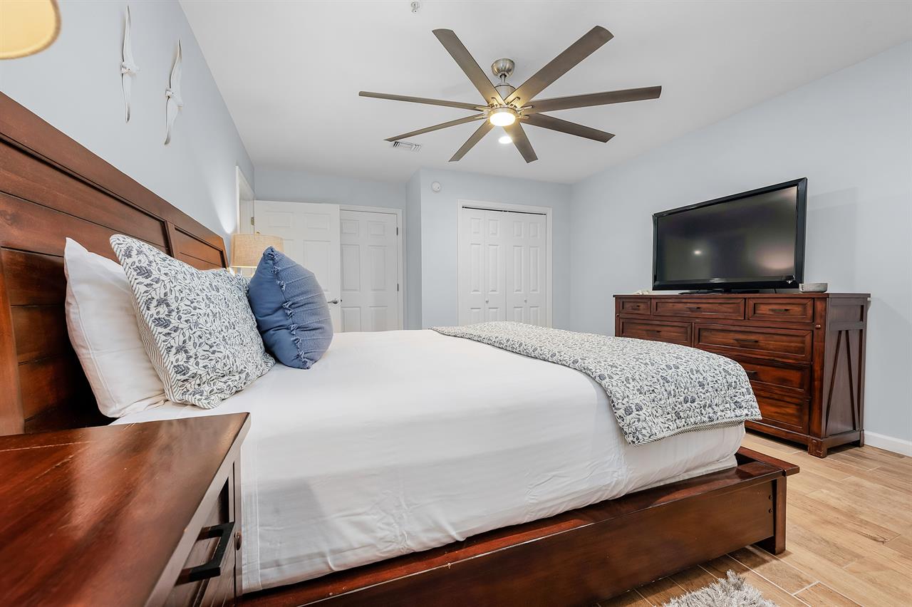 Guest bedroom