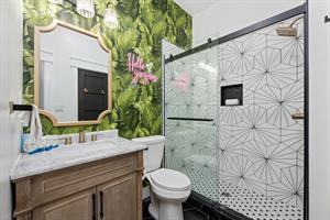 Guest bathroom 1st floor