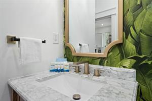 Guest bathroom 1st floor