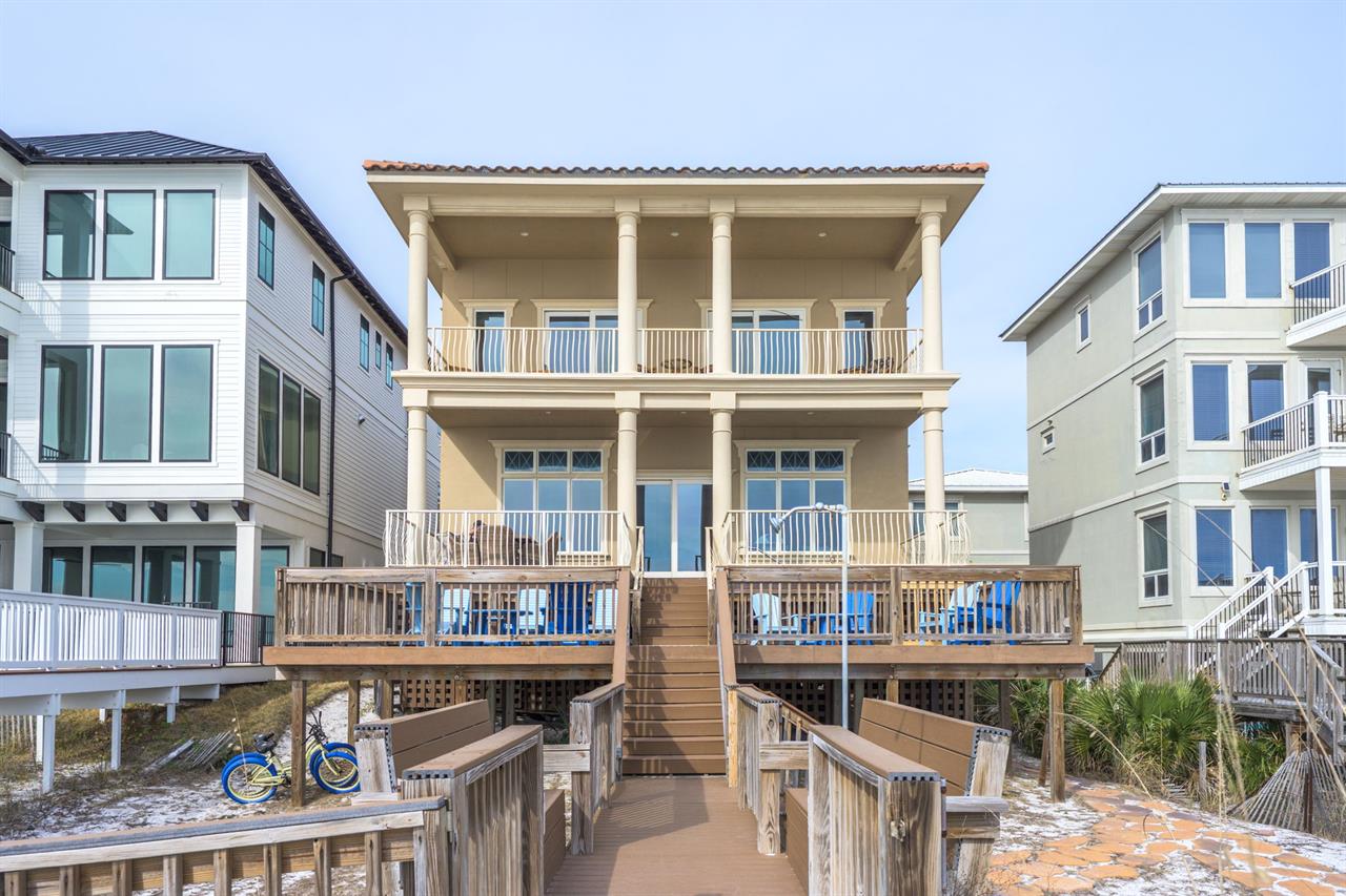 Back of house facing the Gulf