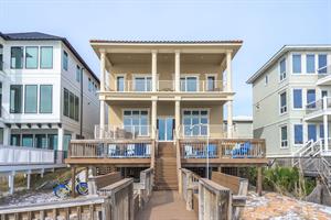 Back of house facing the Gulf