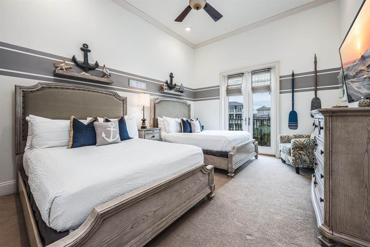 Master bedroom 4 upper level