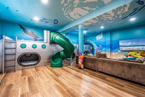 Kids underwater room lower level