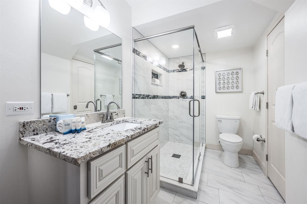Kids underwater bathroom lower level