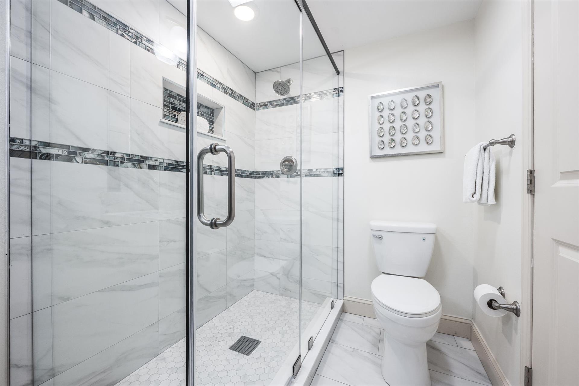 Kids underwater bathroom lower level