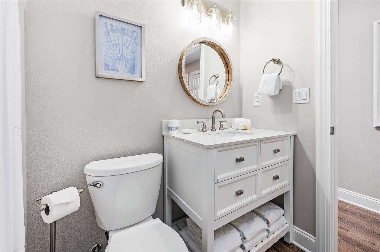 Guest bathroom 2nd floor