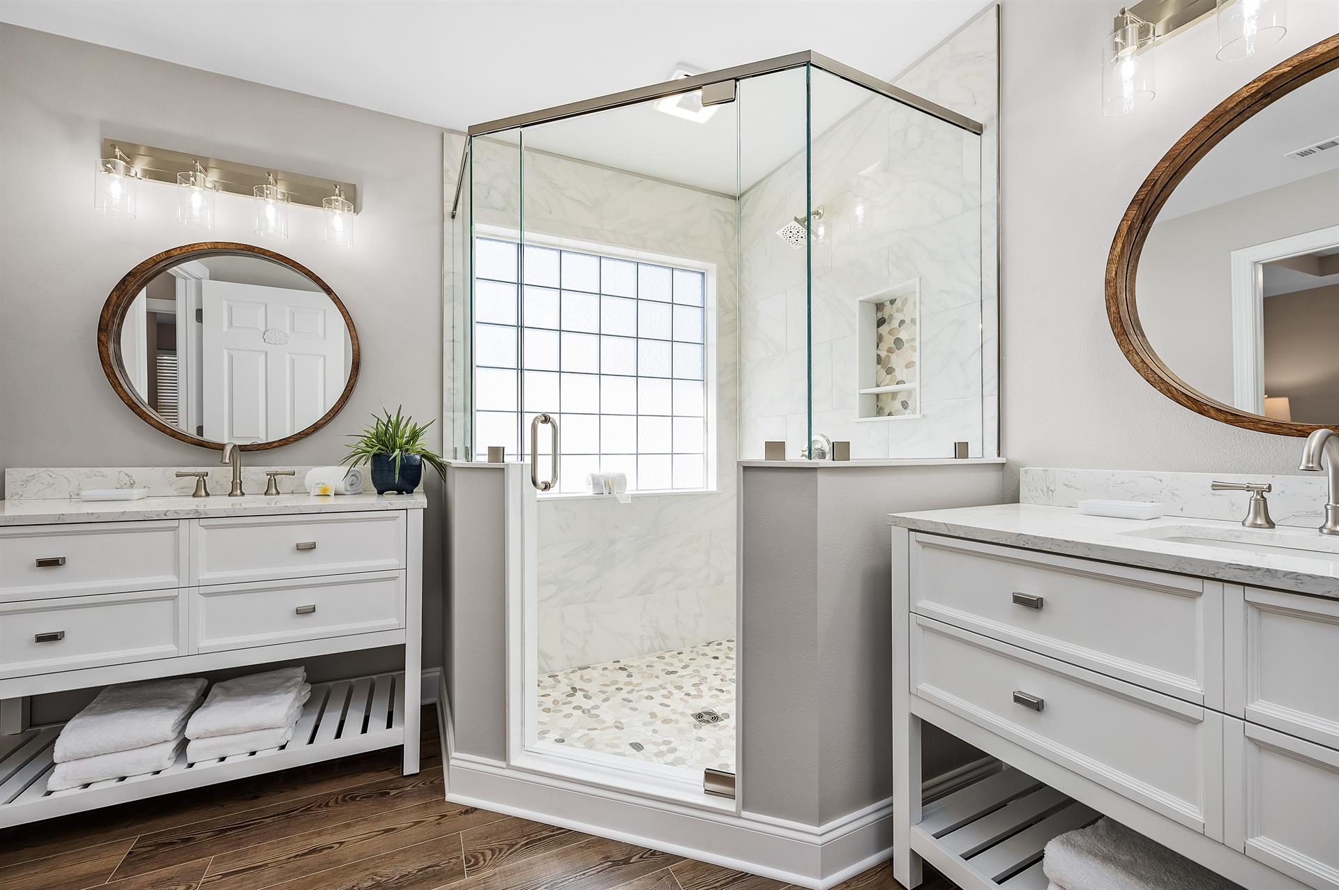 Master bathroom 2nd floor