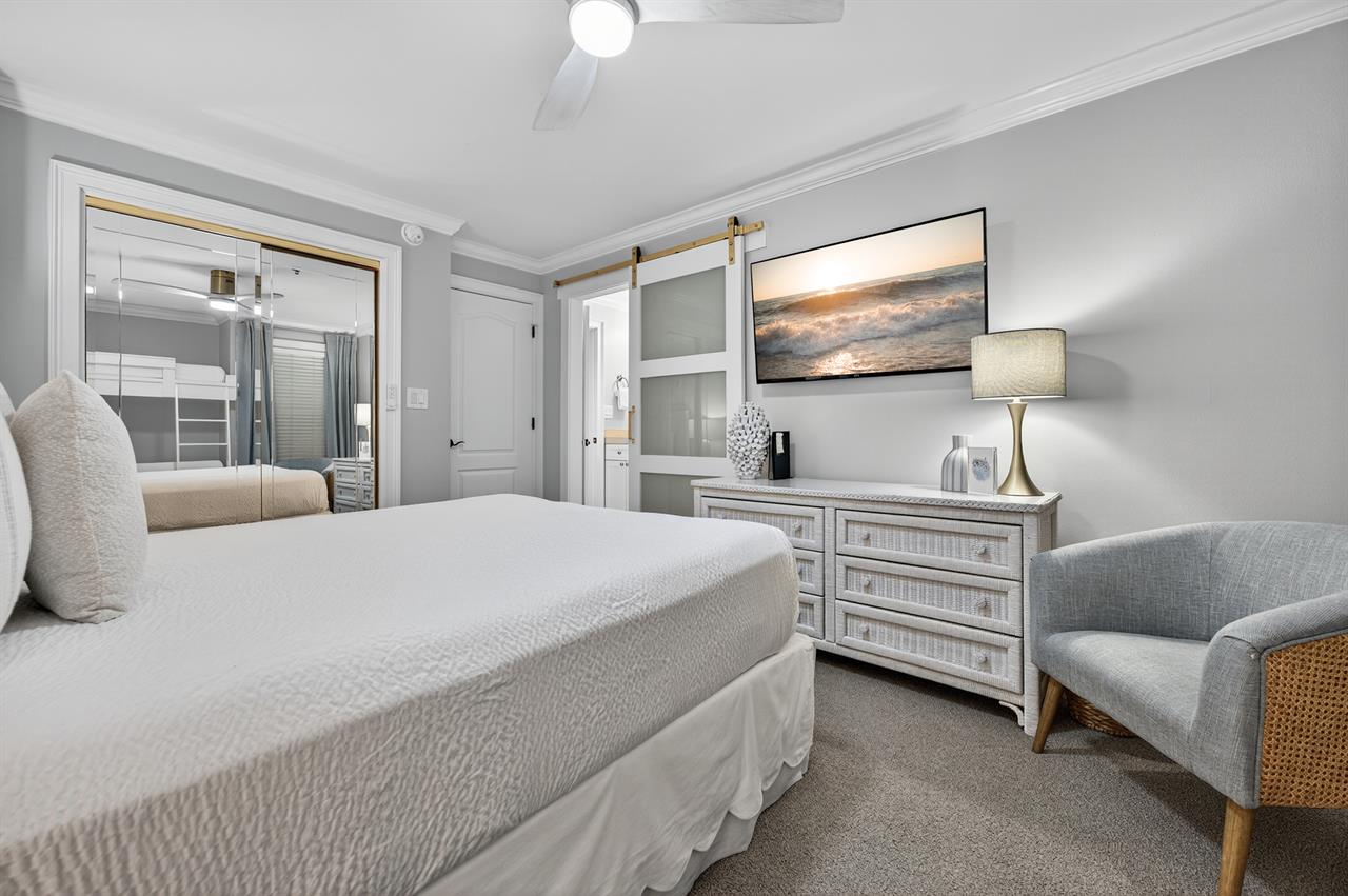 Guest bedroom