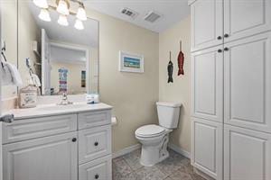 Half bathroom 1st floor